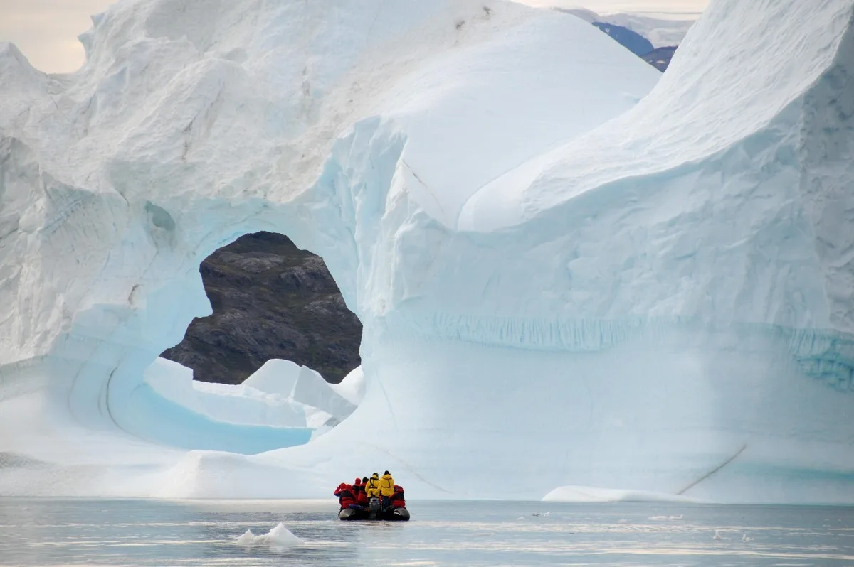 Greenland Zodiac Cruising © Aaron Russ Heritage Expeditions | ALCAN EUROPE SL