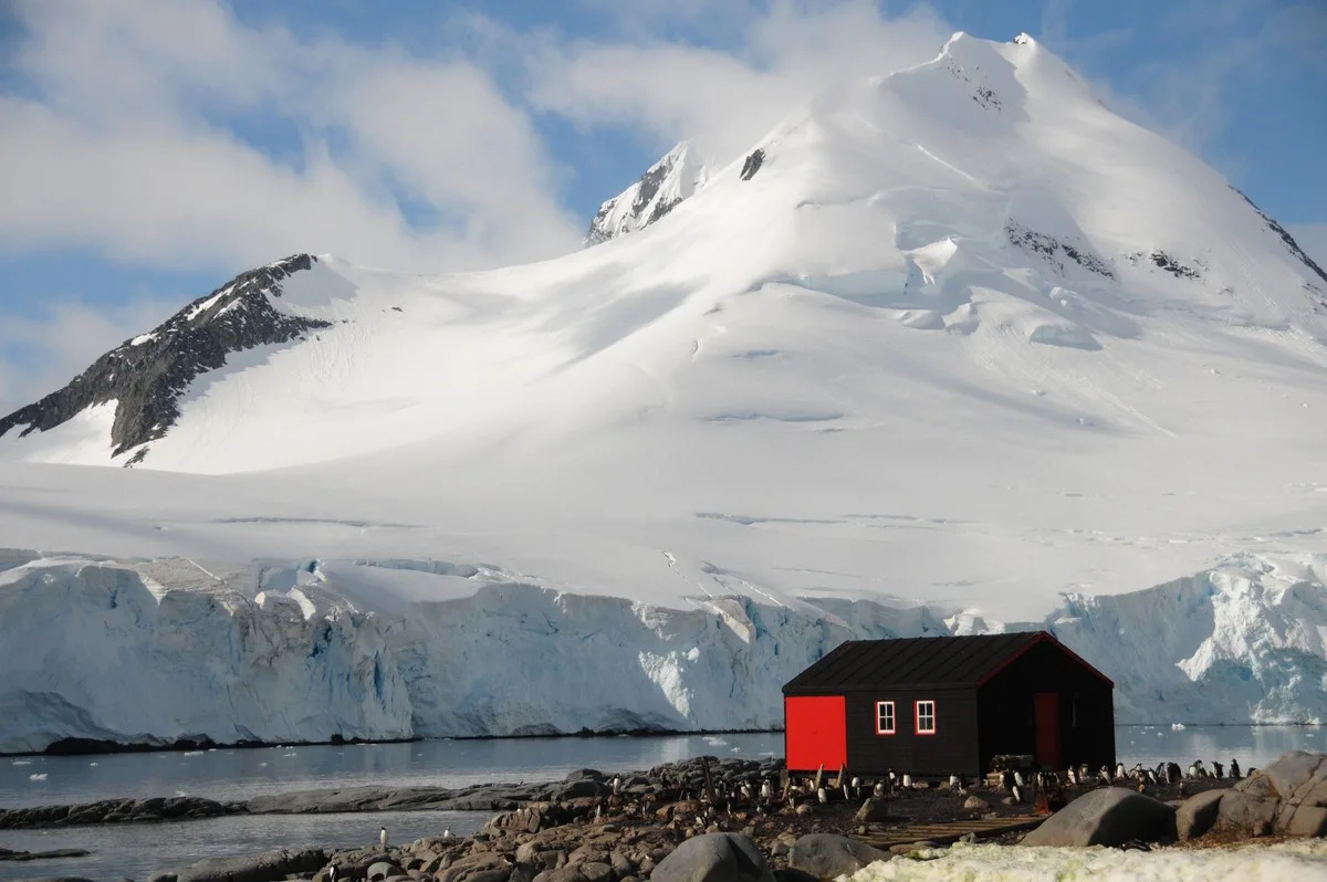 Port Lockroy © Aaron Russ Heritage Expeditions | ALCAN EUROPE SL